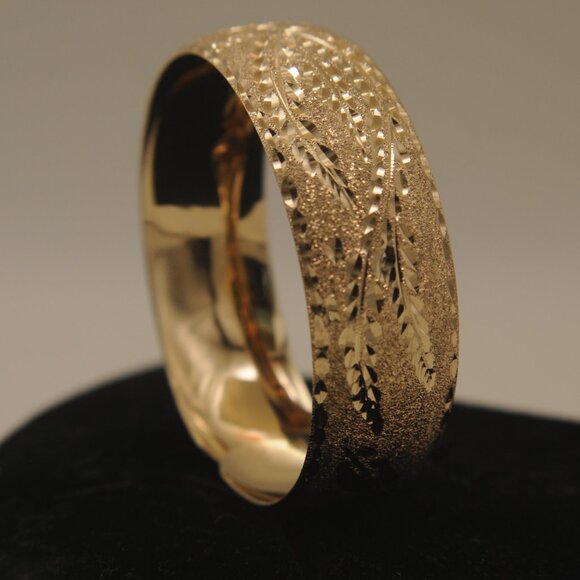 Lovely 10 kkt gold flexible vintage bangle bracelet